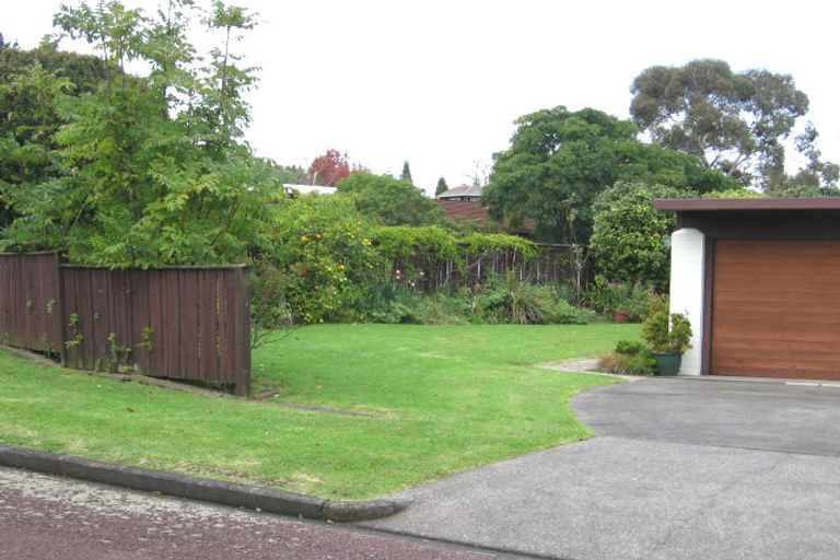 Photo of property in 2/2 Pegasus Place, Half Moon Bay, Auckland, 2012