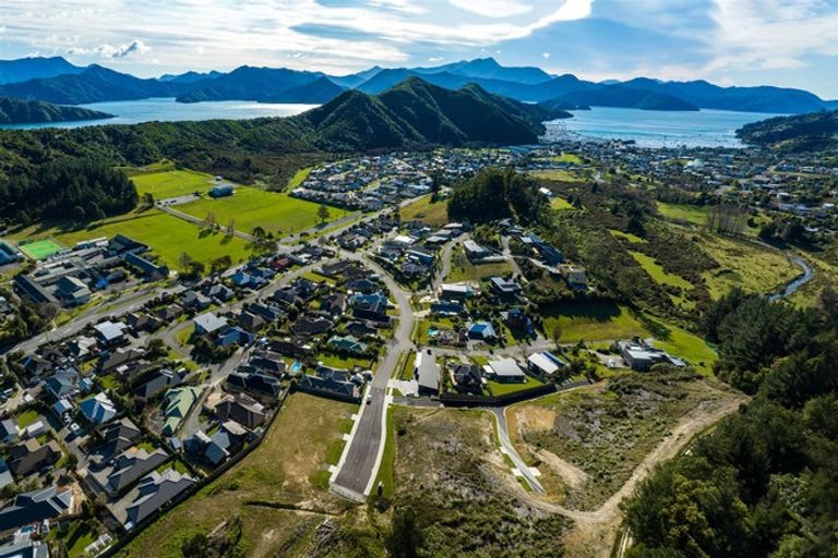 Photo of property in 4 Raukura Rise, Picton, 7220