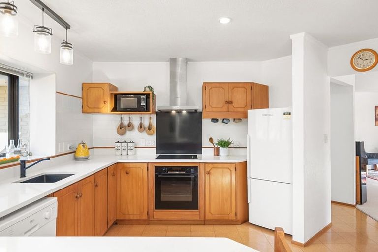 Photo of property in 8 Runanga Grove, Waikanae, 5036