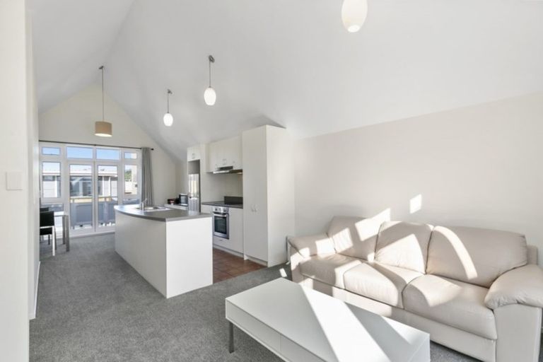 Photo of property in Pirie Street Townhouses, 17/35 Pirie Street, Mount Victoria, Wellington, 6011