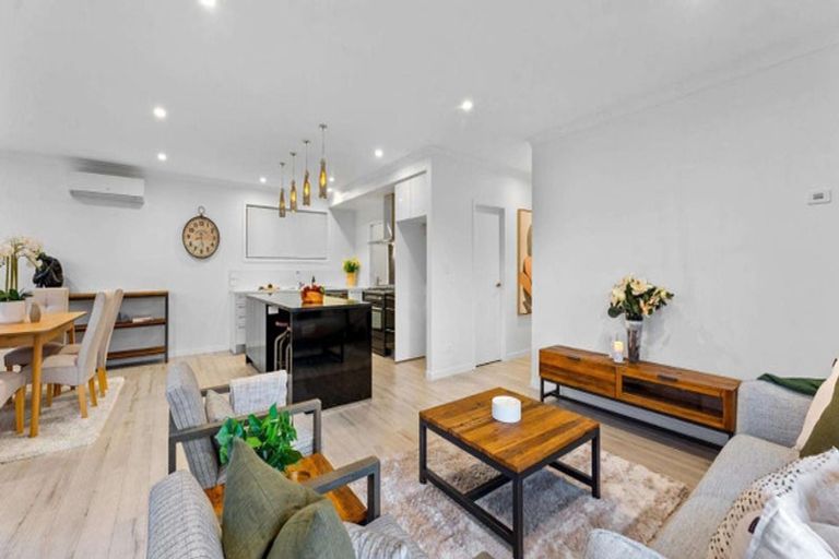 Photo of property in 1 Cilliers Drive, Silverdale, 0932