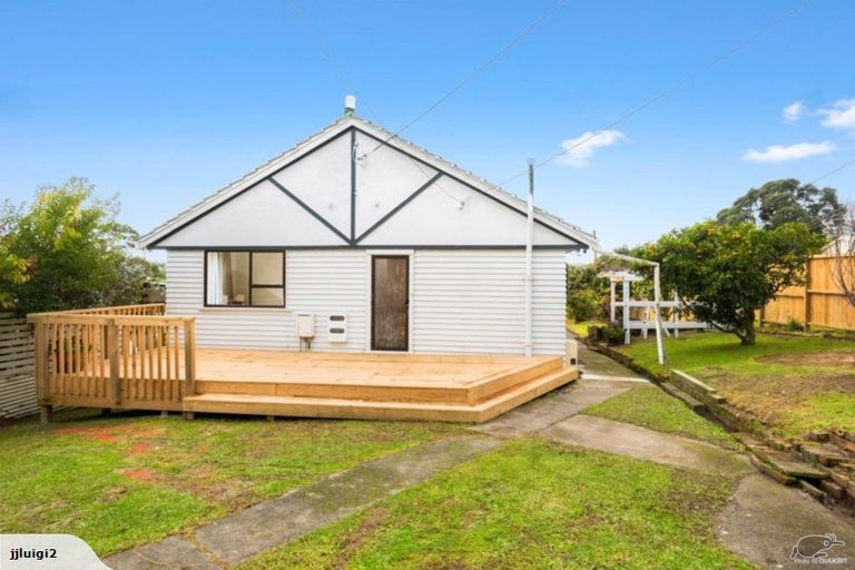 Photo of property in 1/31 Browns Bay Road, Browns Bay, Auckland, 0630