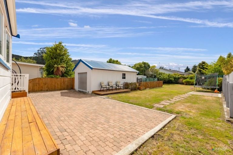 Photo of property in 104 Gibbons Street, Ebdentown, Upper Hutt, 5018