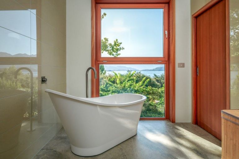 Photo of property in 337 Beacon Point Road, Wanaka, 9305