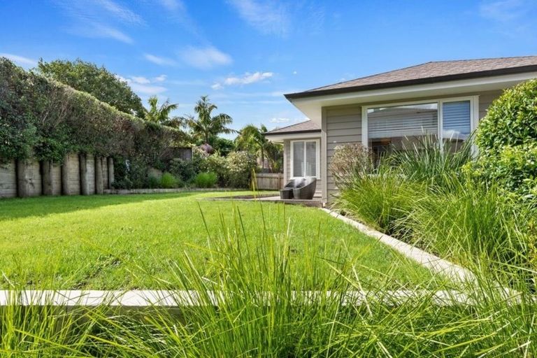 Photo of property in 59 Lonely Road, Fairview Heights, Auckland, 0632