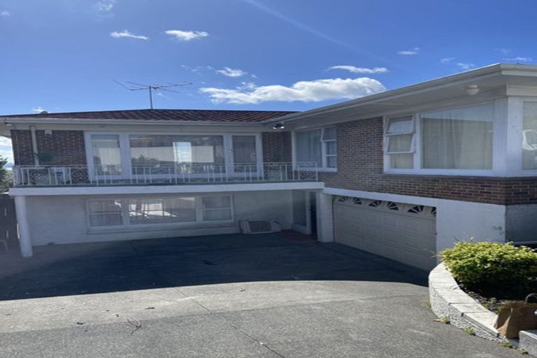 Photo of property in 233 Te Atatu Road, Te Atatu South, Auckland, 0610