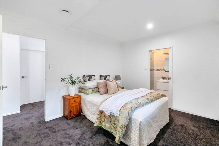 Photo of property in 12 San Casello Rise, Henderson, Auckland, 0612