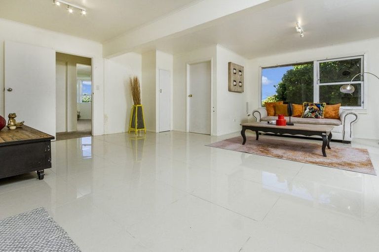 Photo of property in 70 Chivalry Road, Glenfield, Auckland, 0629