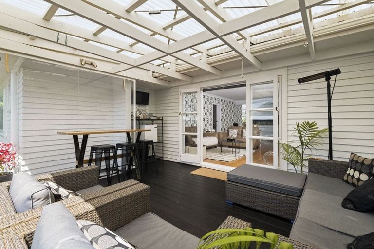 Photo of property in 1/63 Gladstone Road, Northcote, Auckland, 0627