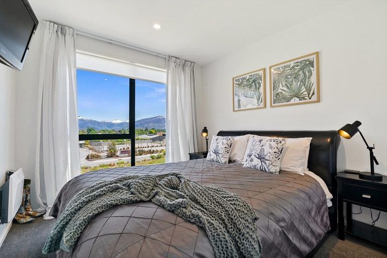 Photo of property in 14 Tuke Lane, Wanaka, 9305