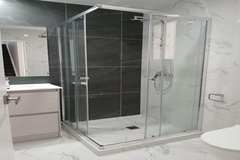 Photo of property in 2/44 Everglade Drive, Goodwood Heights, Auckland, 2105