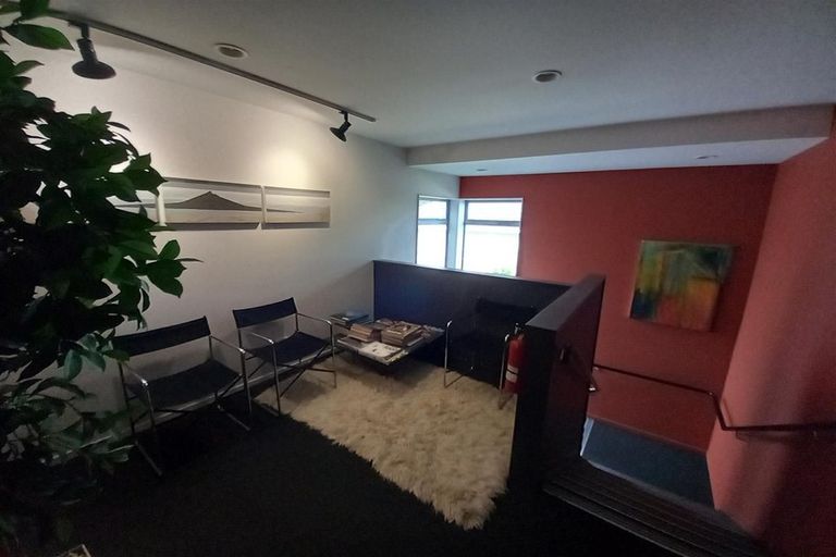 Photo of property in 1/108 Lincoln Road, Henderson, Auckland, 0610