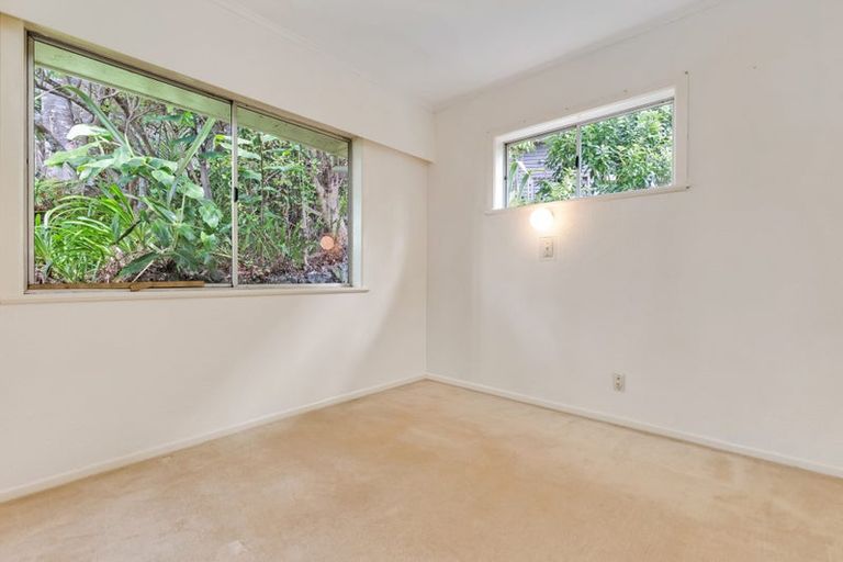 Photo of property in 98 Otitori Bay Road, Titirangi, Auckland, 0604