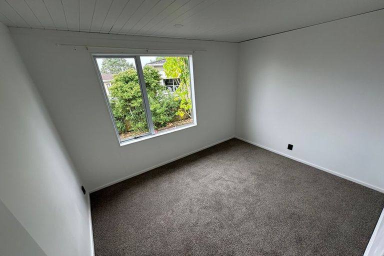 Photo of property in 45 Hobsonville Road, West Harbour, Auckland, 0618