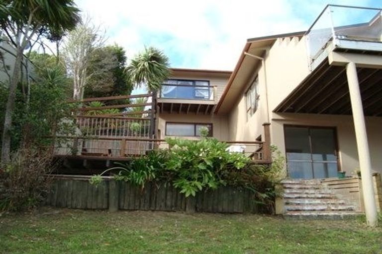 Photo of property in 9 Seahorse Place, Beach Haven, Auckland, 0626
