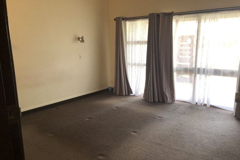 Photo of property in 2/111 Cook Street, Cockle Bay, Auckland, 2014