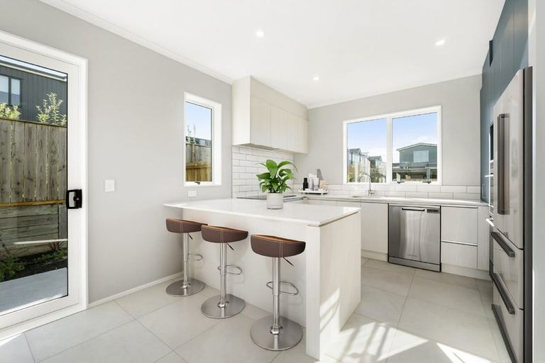 Photo of property in 11 Owen Chapman Drive, Red Beach, 0932