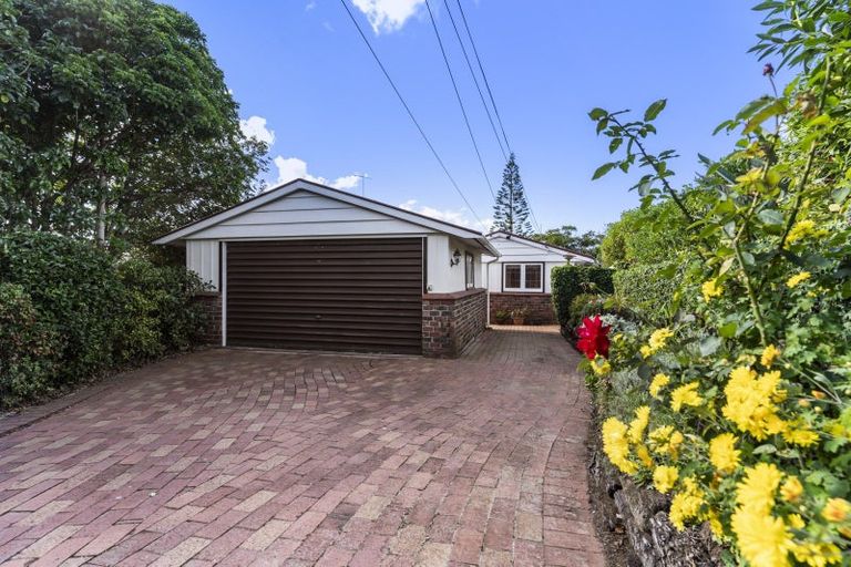 Photo of property in 16 Tui Vale Road, Shelly Park, Auckland, 2014