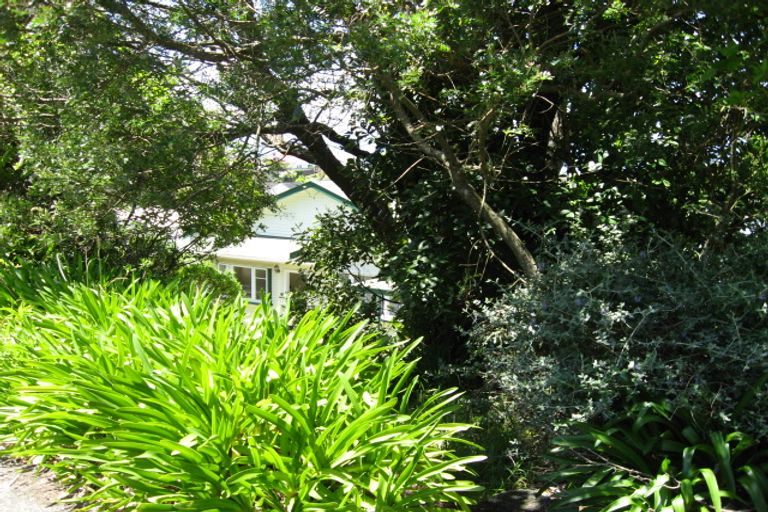 Photo of property in 20 Ranui Crescent, Khandallah, Wellington, 6035