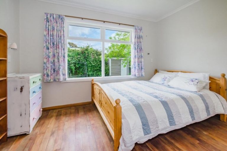 Photo of property in 72 Raumati Road, Raumati Beach, Paraparaumu, 5032