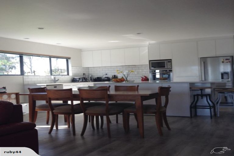 Photo of property in 54 Sunnyvale Road, Massey, Auckland, 0614