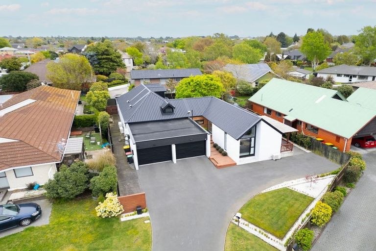 Photo of property in 9 Ringwood Place, Avonhead, Christchurch, 8042