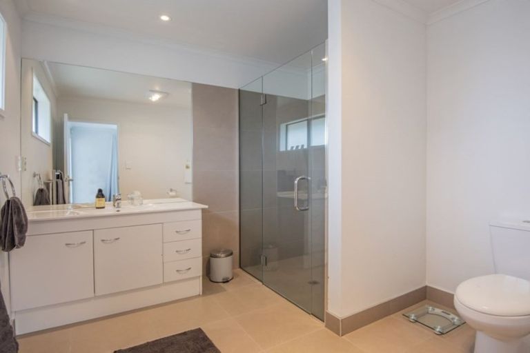 Photo of property in 12 Kowi Lakes Drive, One Tree Point, 0118