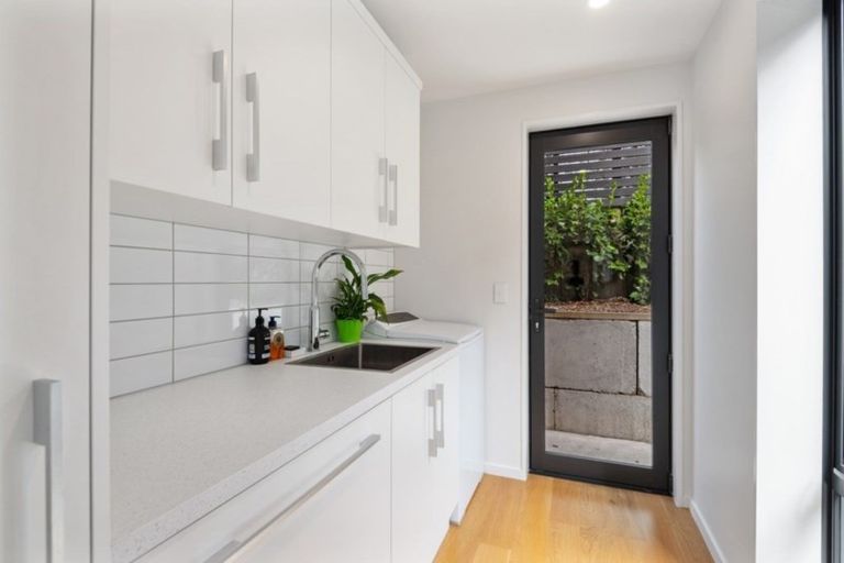 Photo of property in 110 Mount Pleasant Road, Mount Pleasant, Christchurch, 8081