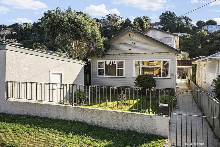 Photo of property in 356 The Parade, Island Bay, Wellington, 6023
