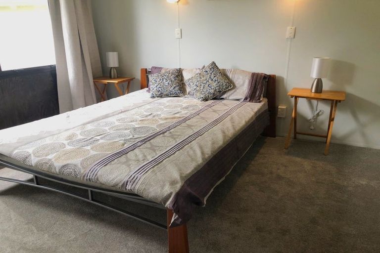 Photo of property in 2/5 Compass Place, Te Atatu Peninsula, Auckland, 0610
