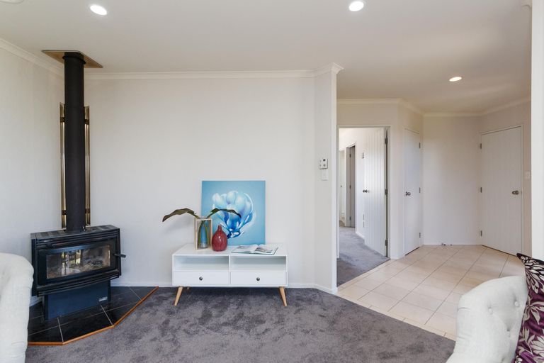 Photo of property in 127 Schnell Drive, Kelvin Grove, Palmerston North, 4414