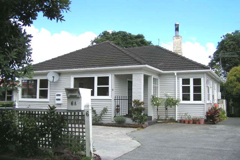 Photo of property in 6a Onewa Road, Northcote Point, Auckland, 0627