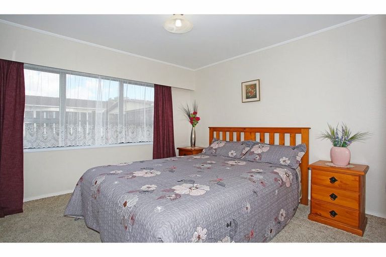 Photo of property in 48 Edgewater Parade, Waiuku, 2123