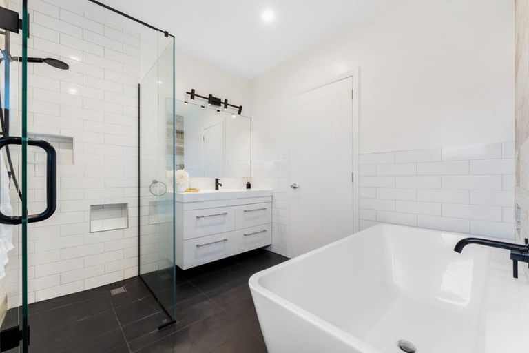 Photo of property in 22 Taikata Road, Te Atatu Peninsula, Auckland, 0610