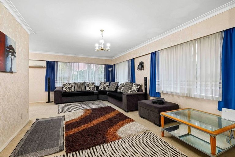 Photo of property in 24 Hartley Terrace, Massey, Auckland, 0614