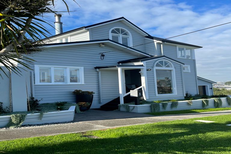 Photo of property in 1 Waimana Avenue, Northcote Point, Auckland, 0627
