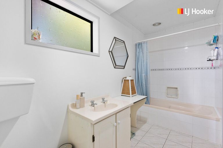 Photo of property in 19 Braeside, Kinmont Park, Mosgiel, 9024