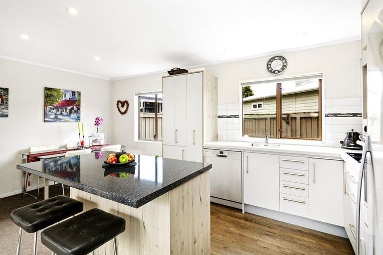 Photo of property in 2/44 Randwick Crescent, Moera, Lower Hutt, 5010