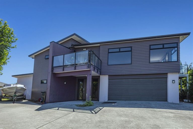 Photo of property in 5 Paradise Point Place, One Tree Point, 0118