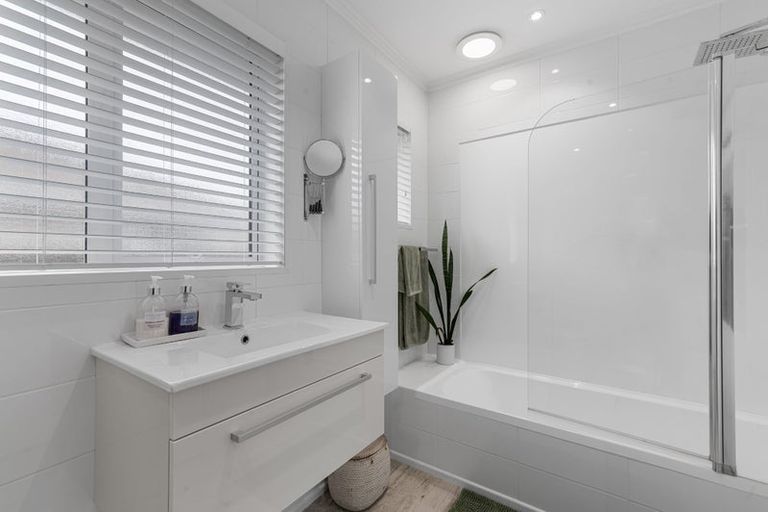 Photo of property in 75 Appleby Crescent, Burnside, Christchurch, 8053