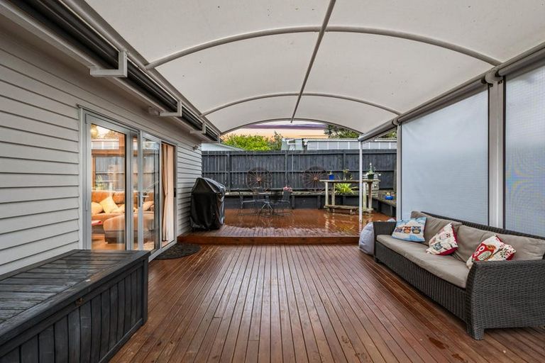 Photo of property in 51a Oreil Avenue, West Harbour, Auckland, 0618