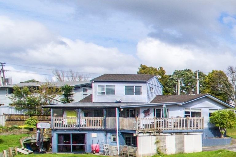 Photo of property in 303 Don Buck Road, Massey, Auckland, 0614