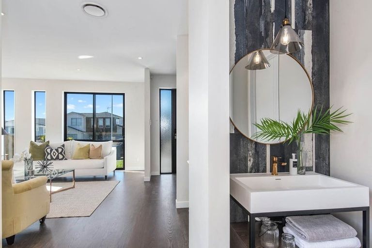 Photo of property in 32 Bounty Road, Long Bay, Auckland, 0630