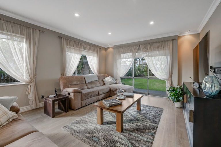 Photo of property in 12 Vera Court, Silverdale, 0932