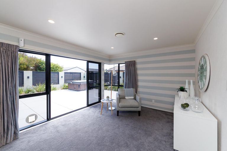 Photo of property in 127 Schnell Drive, Kelvin Grove, Palmerston North, 4414
