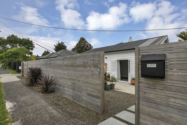 Photo of property in 83 Beach Haven Road, Beach Haven, Auckland, 0626