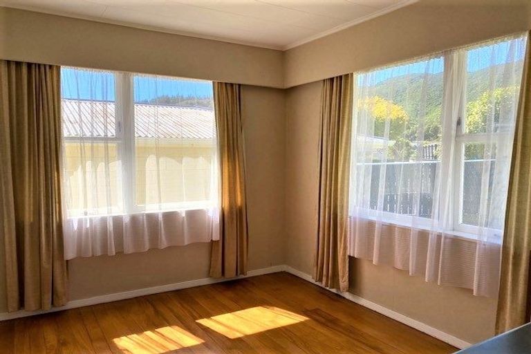 Photo of property in 62 Russell Road, Wainuiomata, Lower Hutt, 5014