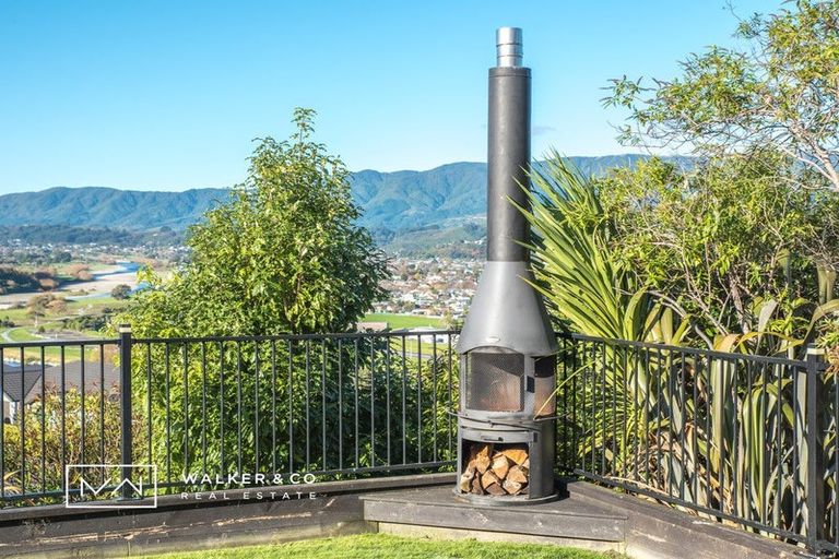 Photo of property in 22 James Nairn Grove, Riverstone Terraces, Upper Hutt, 5018
