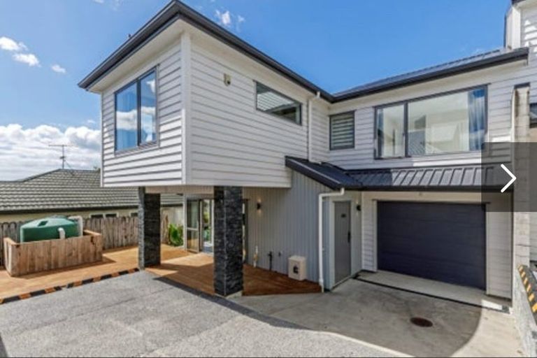 Photo of property in 247c Glenfield Road, Hillcrest, Auckland, 0627