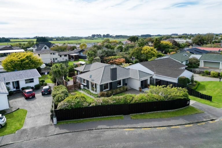 Photo of property in 28 Cruickshank Crescent, Rosedale, Invercargill, 9810